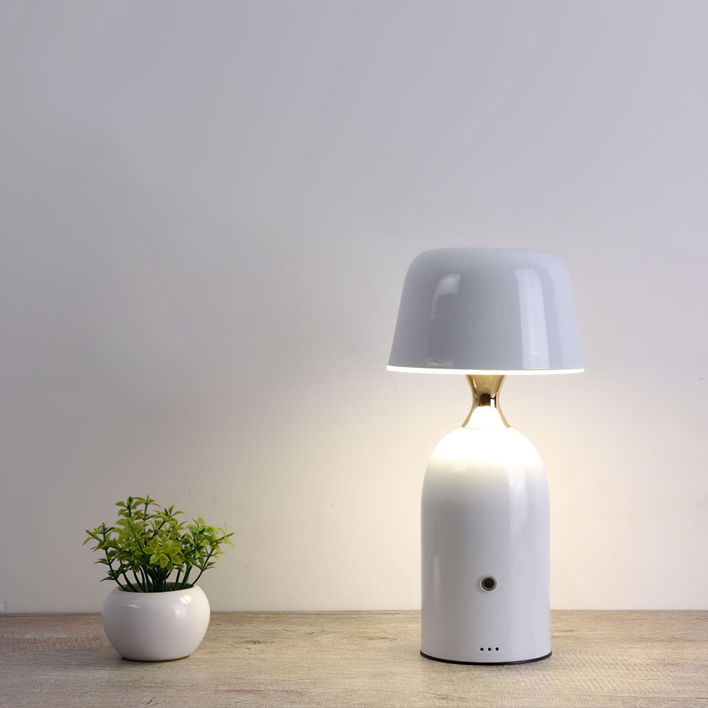 Ouliope Built-in Battery Retro Metal Table Lamp