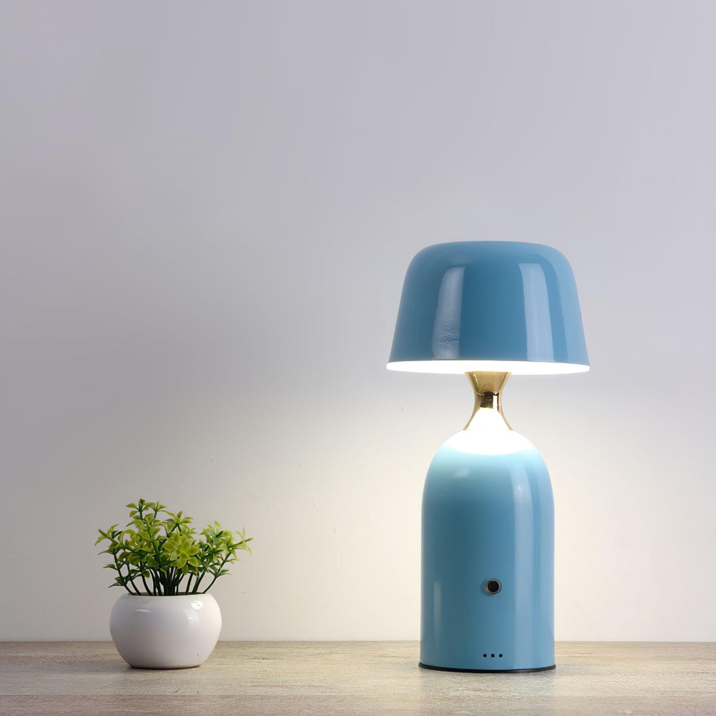 Ouliope Built-in Battery Retro Metal Table Lamp