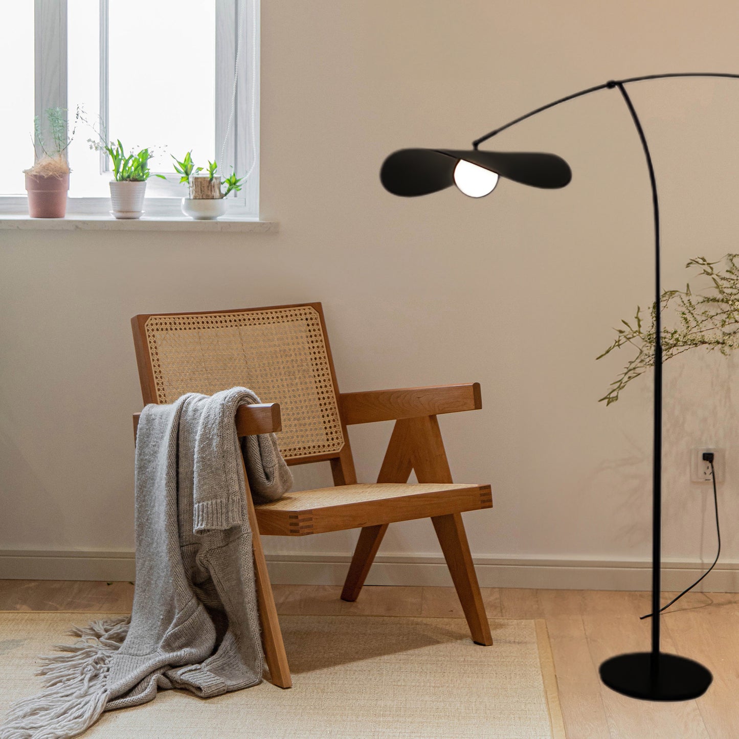 Alonso Minimalist Metal Floor Lamp