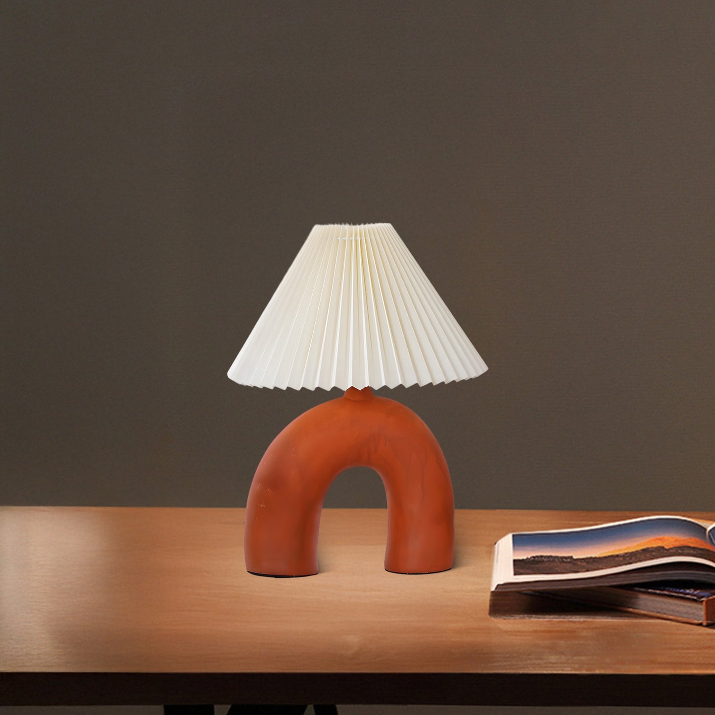 Arched Pleated Classic Metal Table Lamp