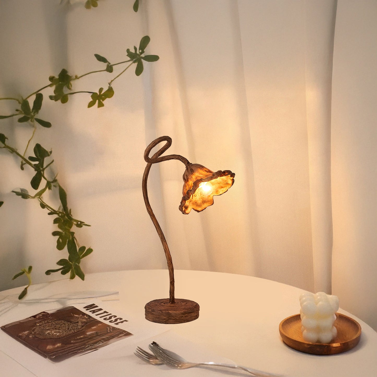 Artistic Lotus Leaf Luxury Material Table Lamp