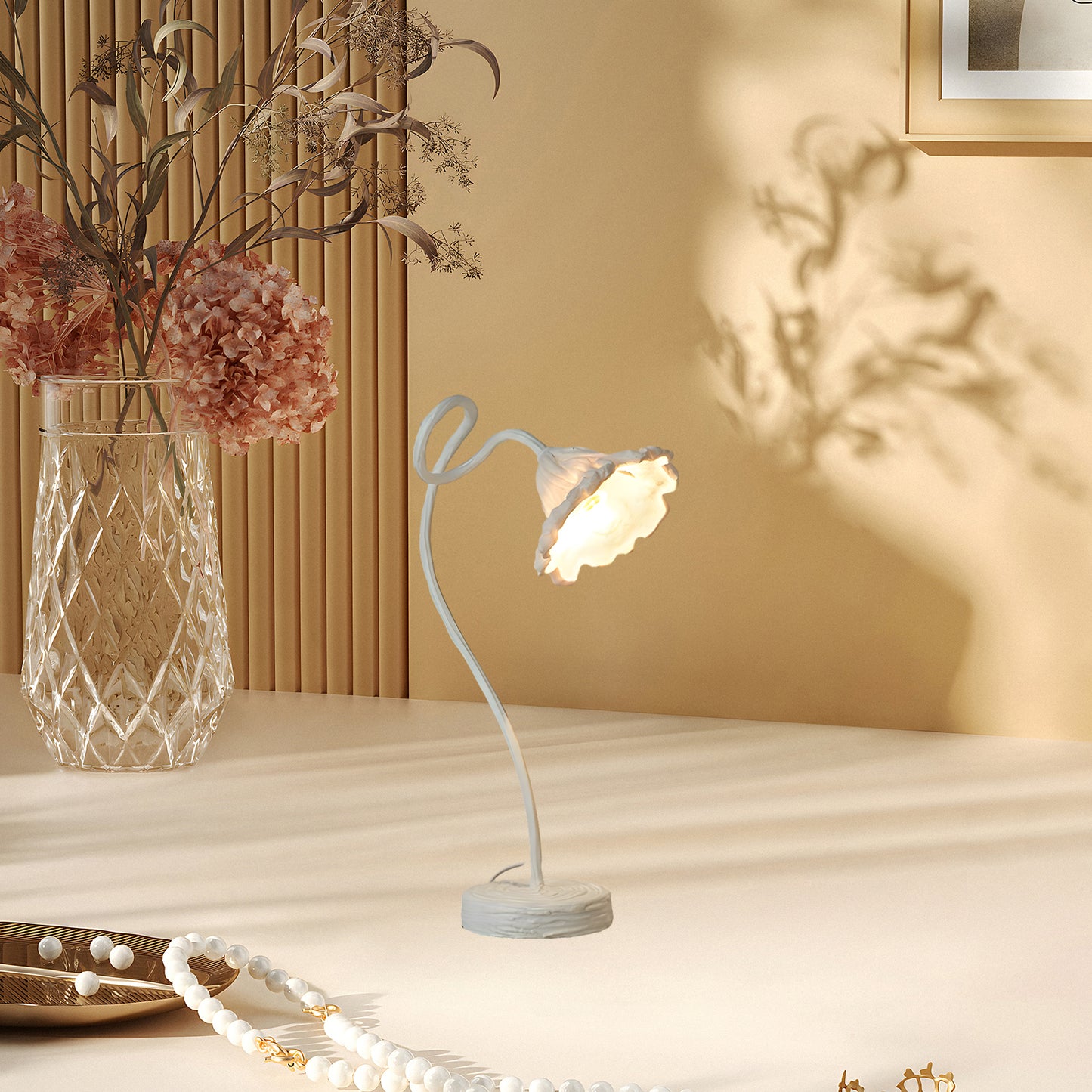 Artistic Lotus Leaf Luxury Material Table Lamp