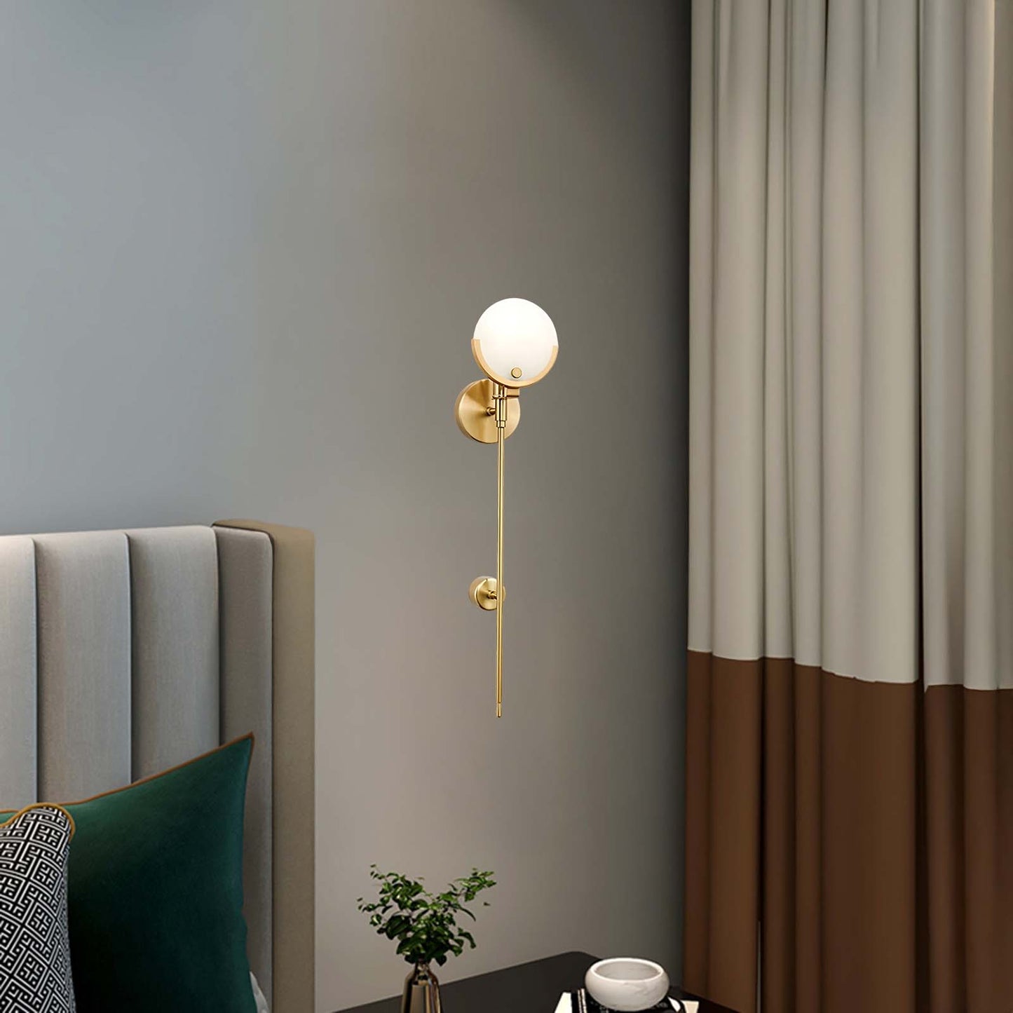 Ava Modern Brass Wall Lamp