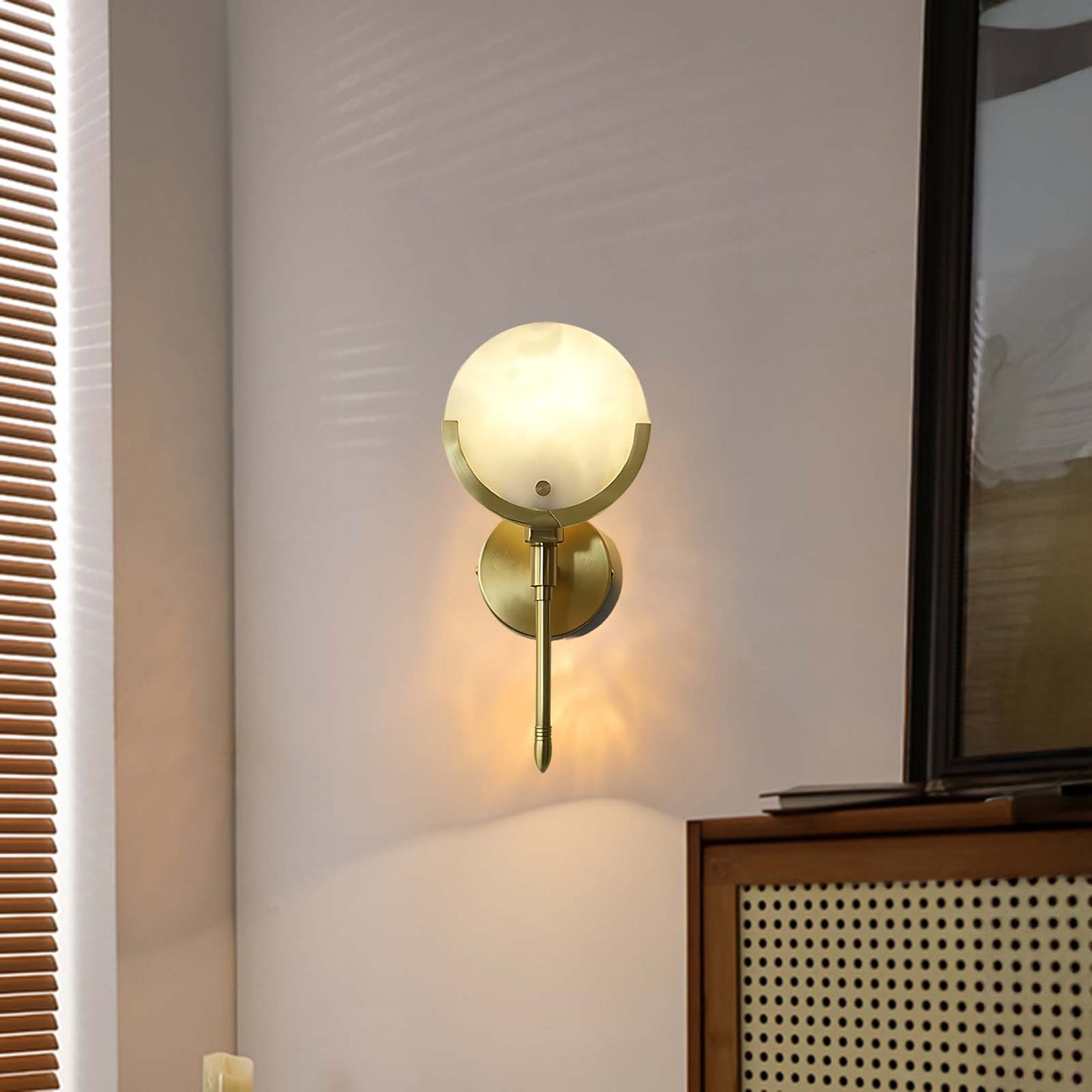 Ava Modern Brass Wall Lamp