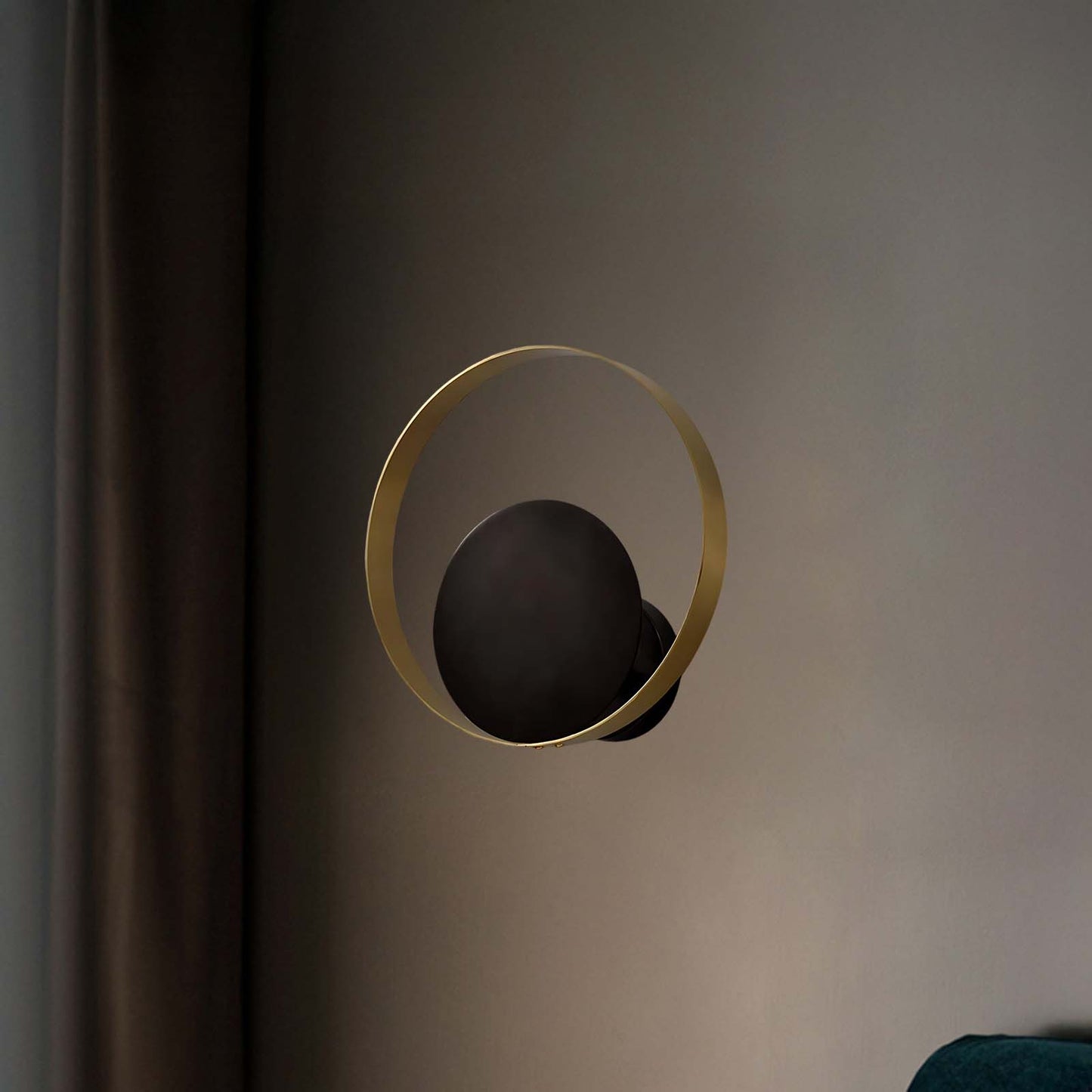 Circle Minimalist Metal Wall Lamp