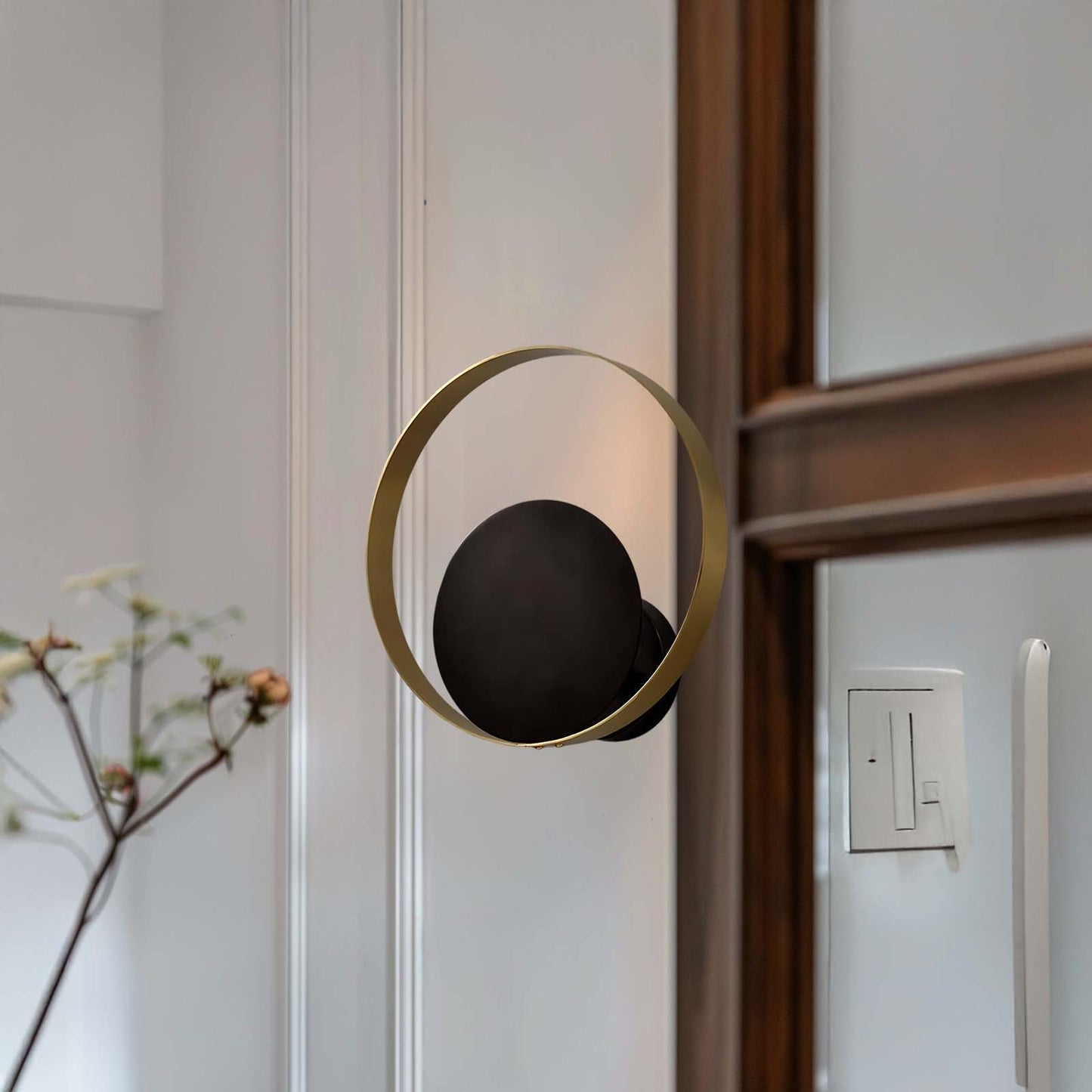 Circle Minimalist Metal Wall Lamp