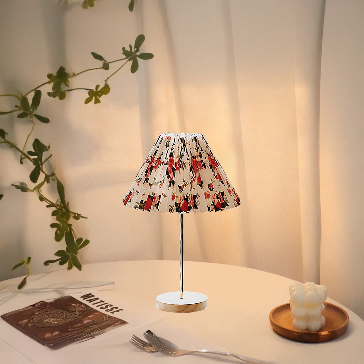 Flores Vintage Metal Table Lamp