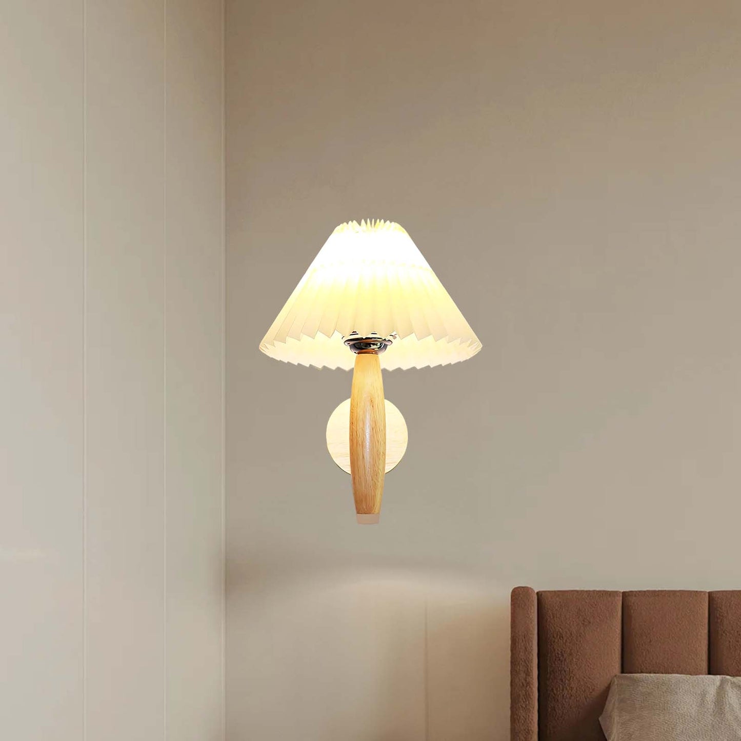 Oak Pleated Classic Wood Wall Light