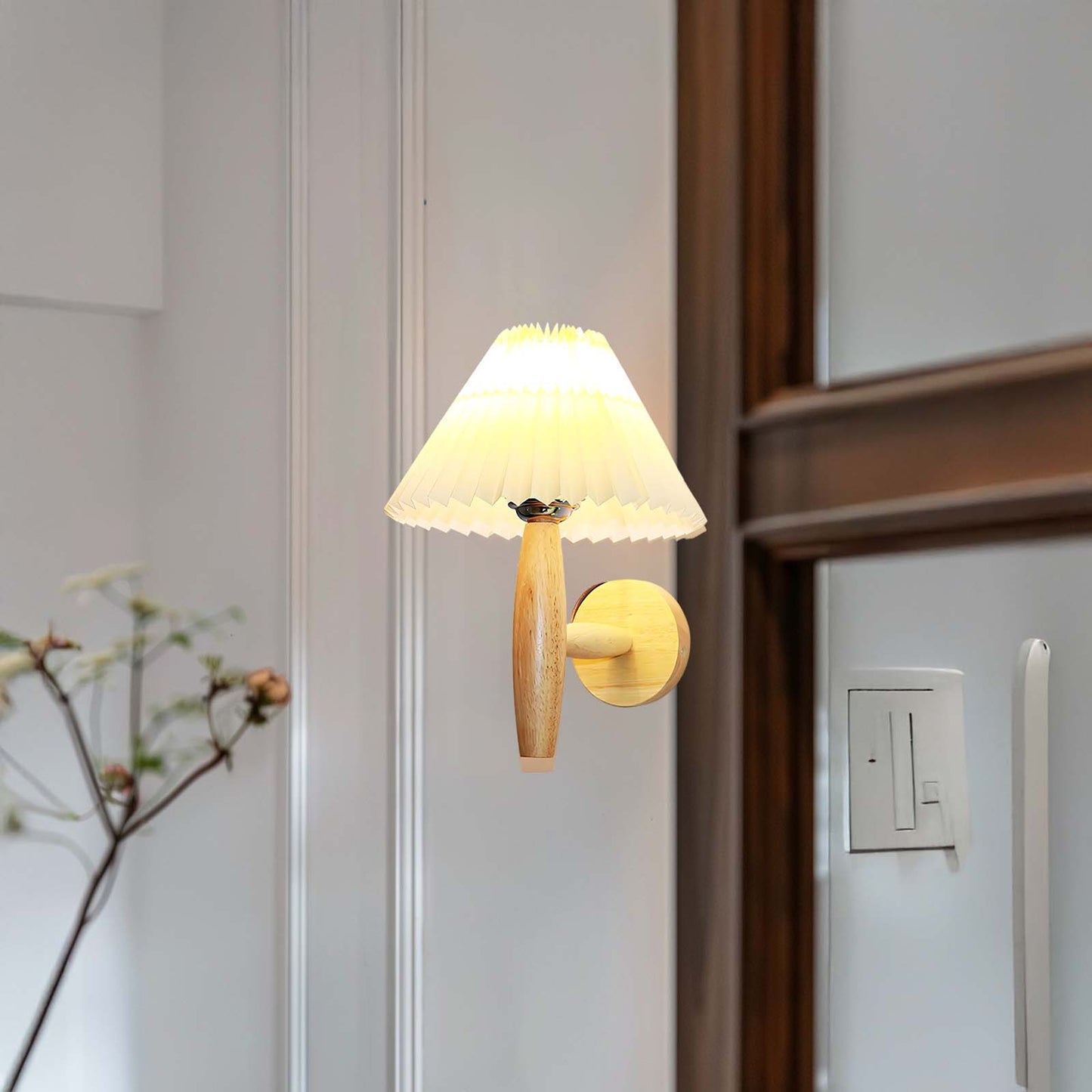 Oak Pleated Classic Wood Wall Light