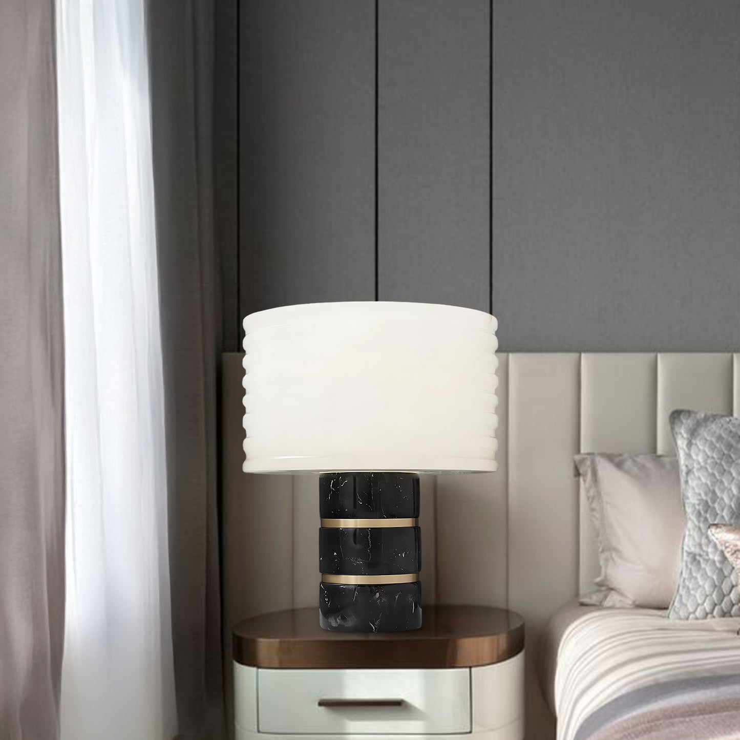 Outela Luxury Brass Table Lamp