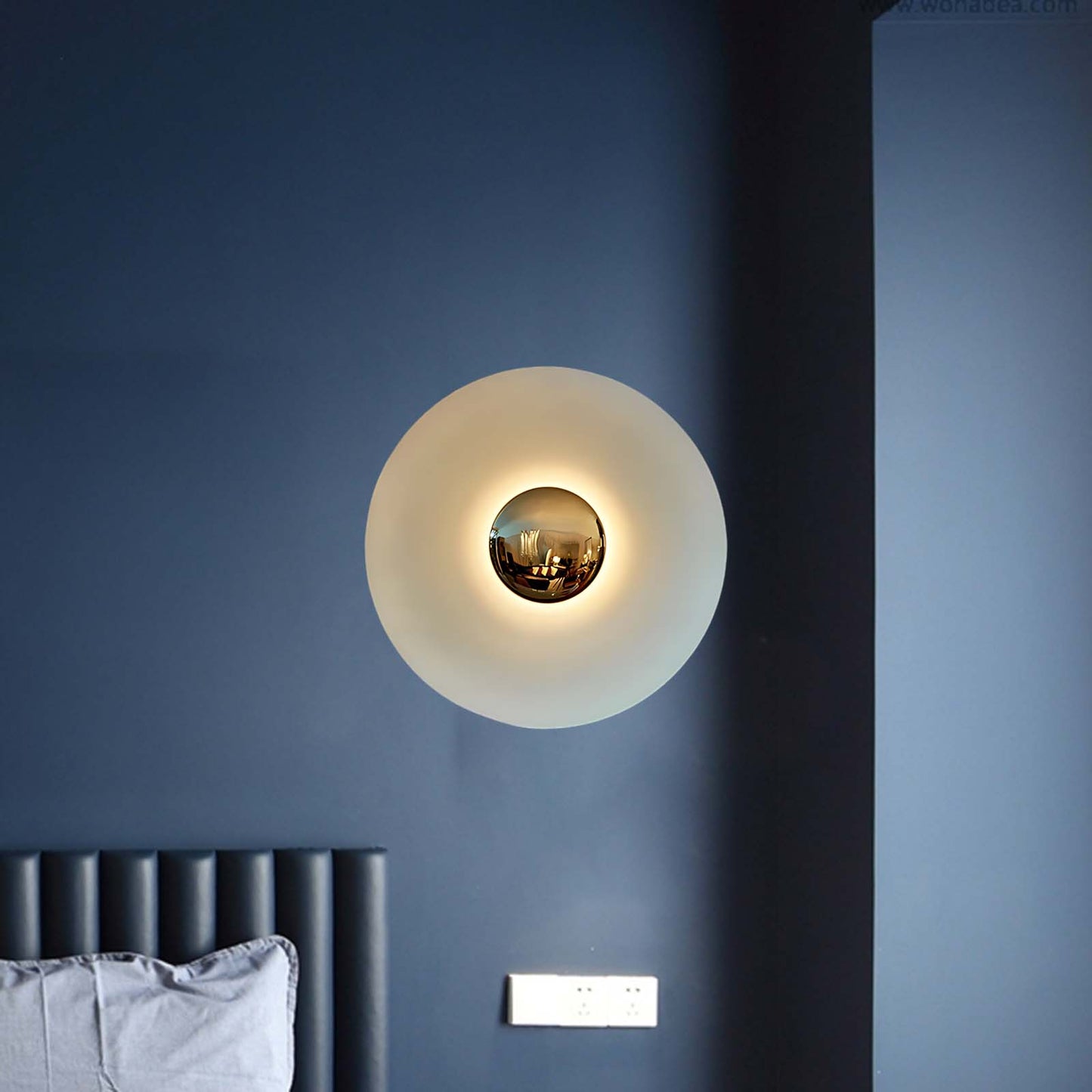 Simplicity Glow Eclectic Metal Wall Light