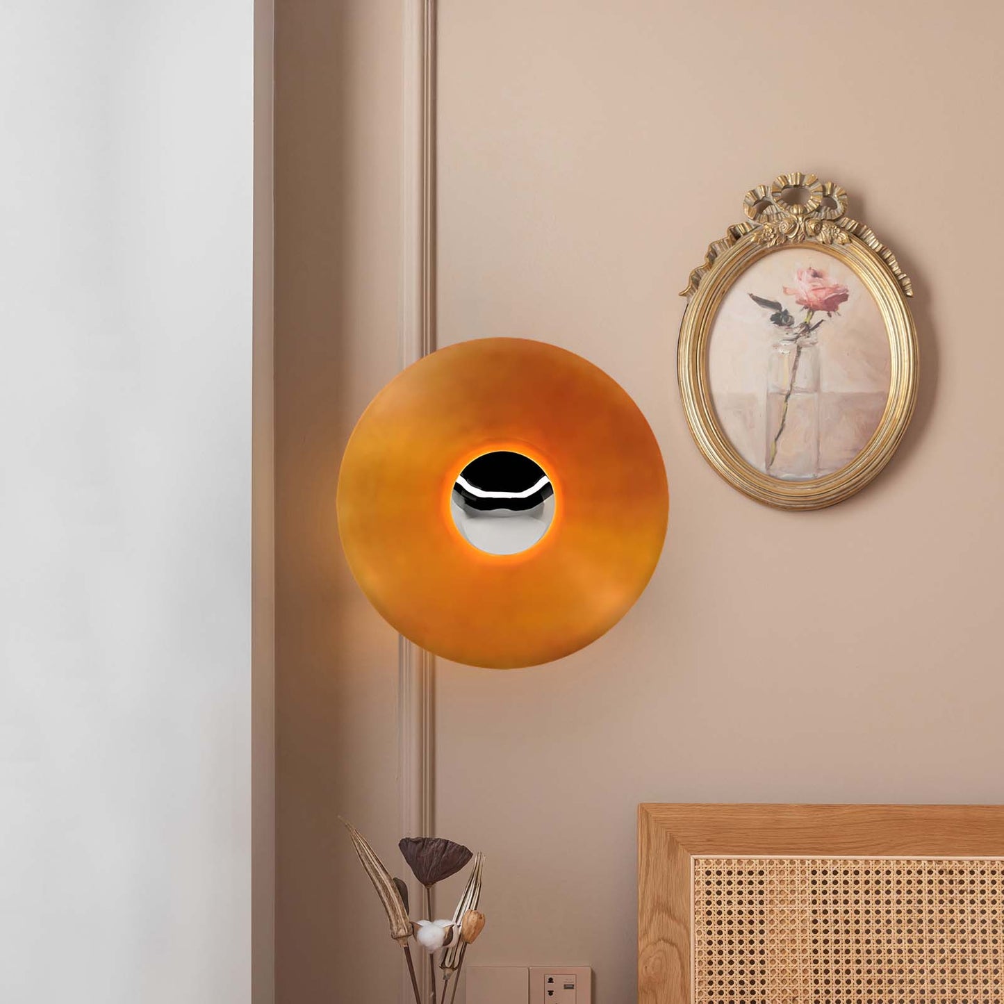 Simplicity Glow Eclectic Metal Wall Light