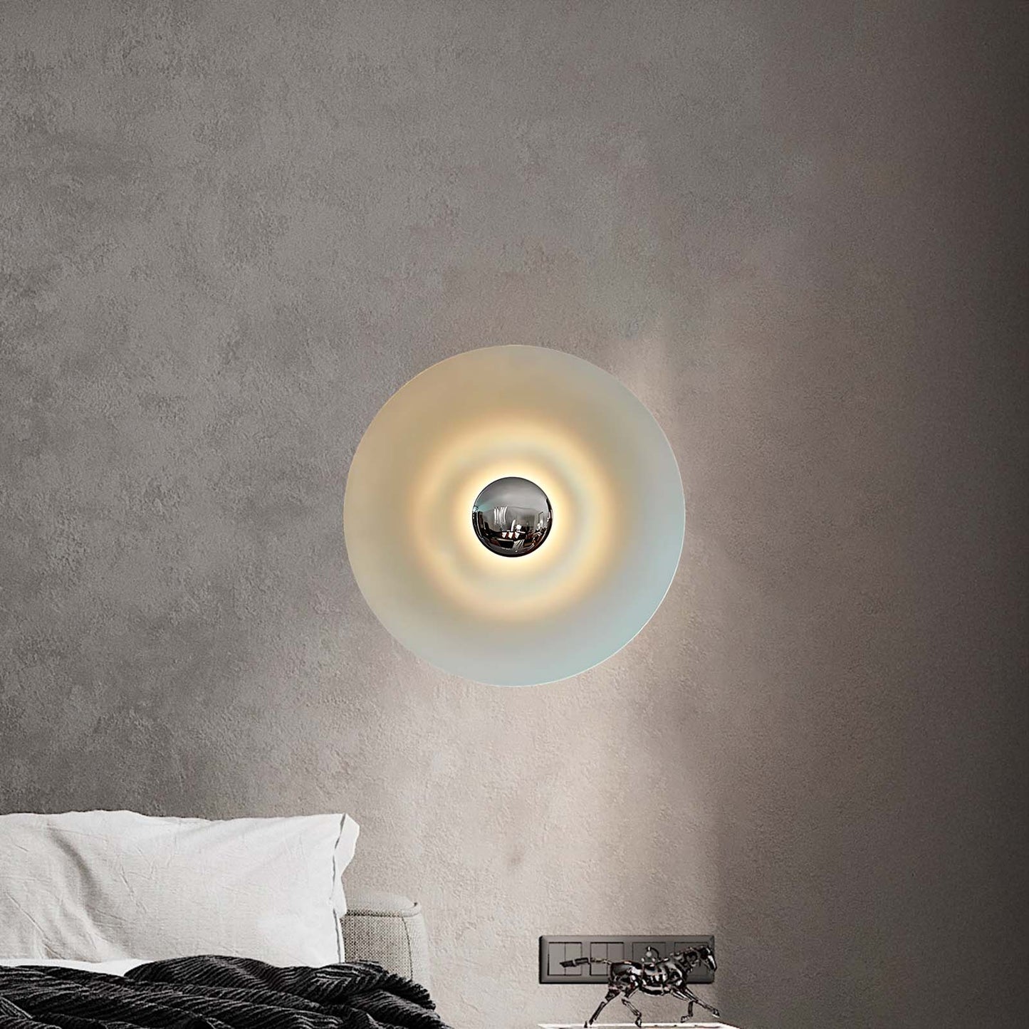 Simplicity Glow Eclectic Metal Wall Light