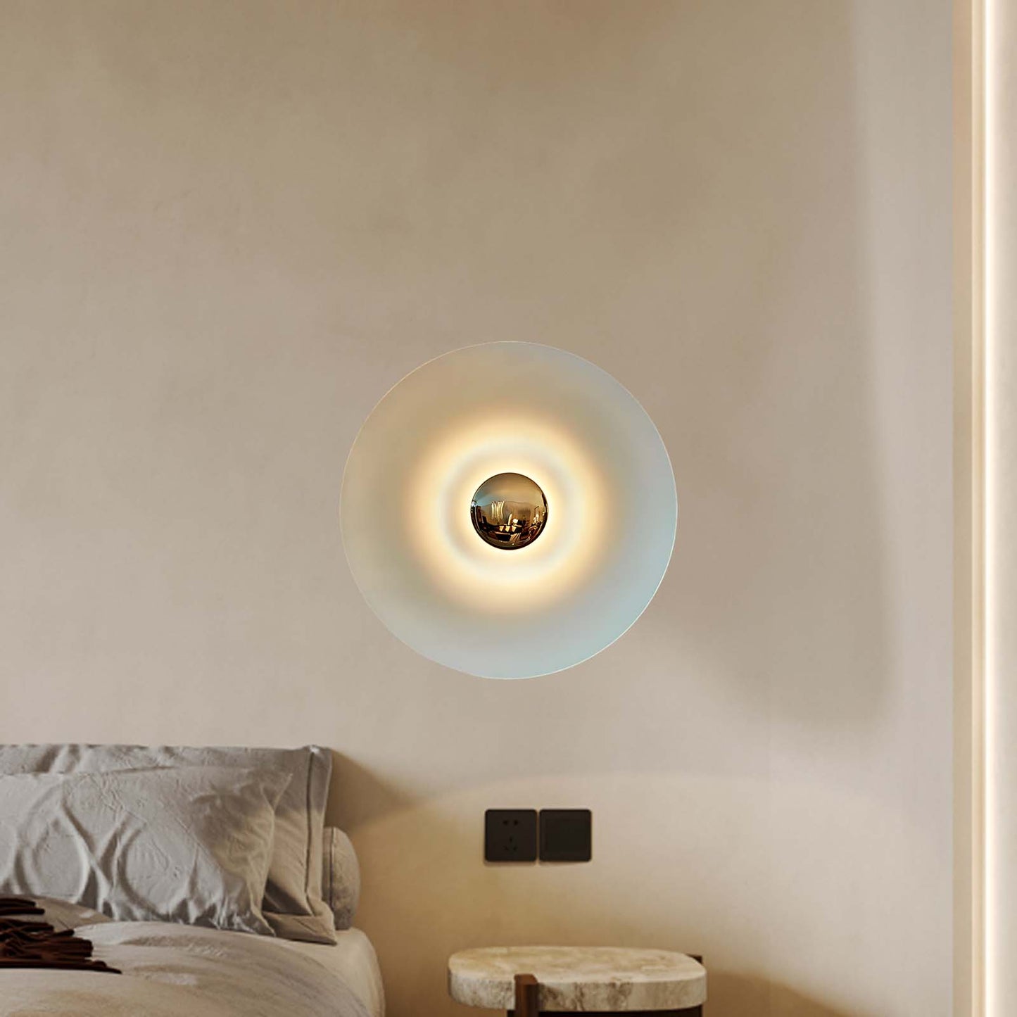 Simplicity Glow Eclectic Metal Wall Light