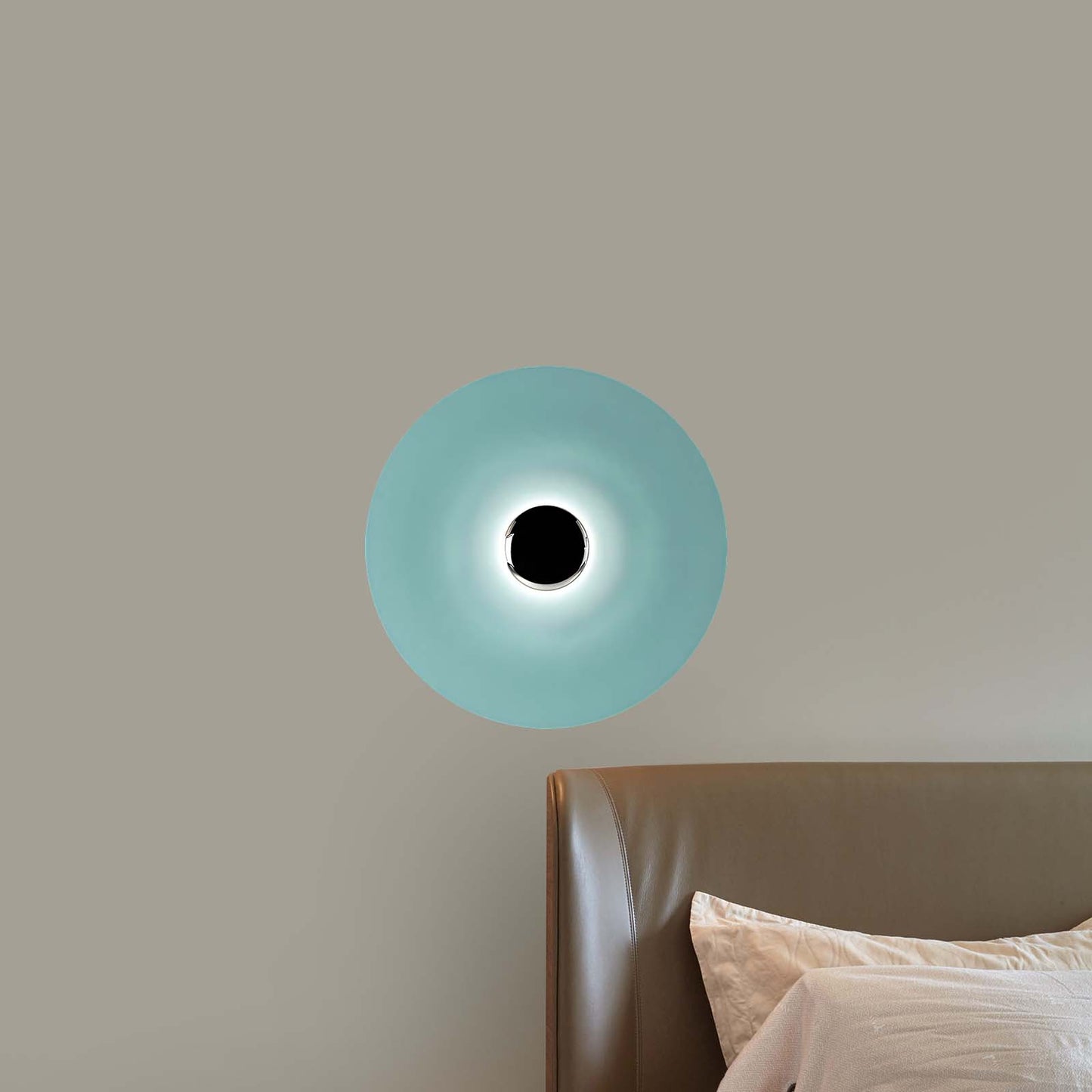 Simplicity Glow Eclectic Metal Wall Light