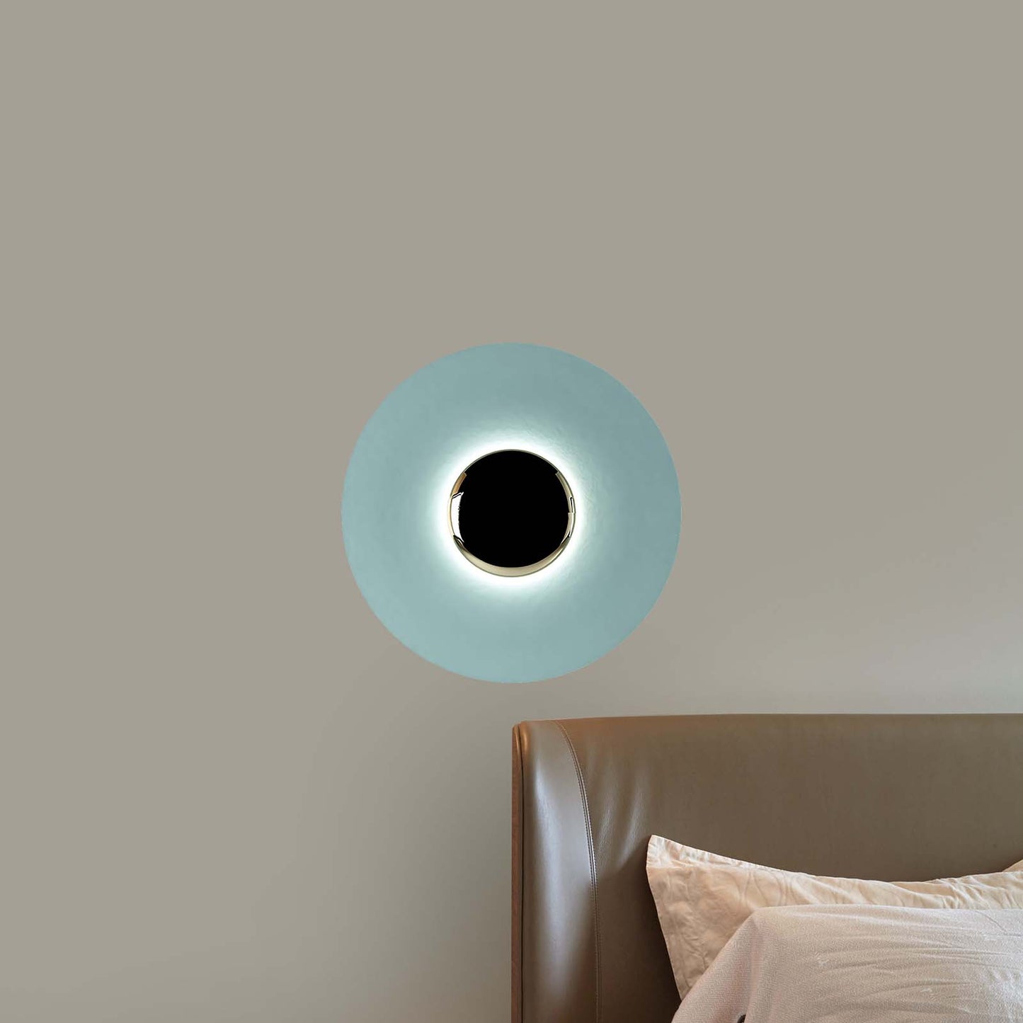 Simplicity Glow Eclectic Metal Wall Light