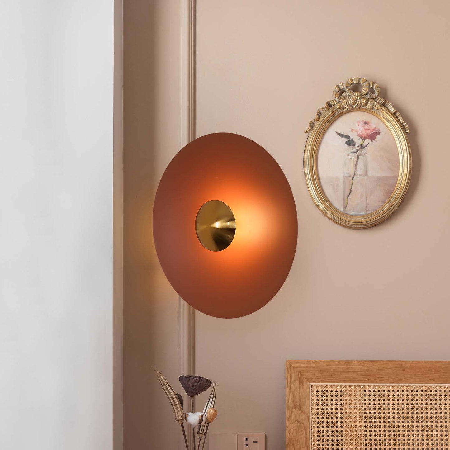 Simplicity Glow Eclectic Metal Wall Light