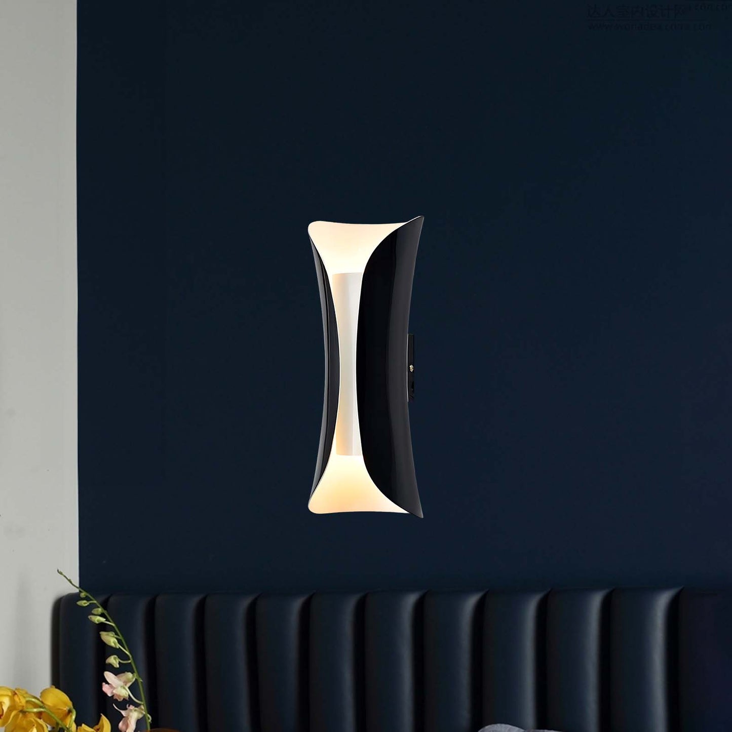 Small Waist Minimalist Metal Wall Lamp