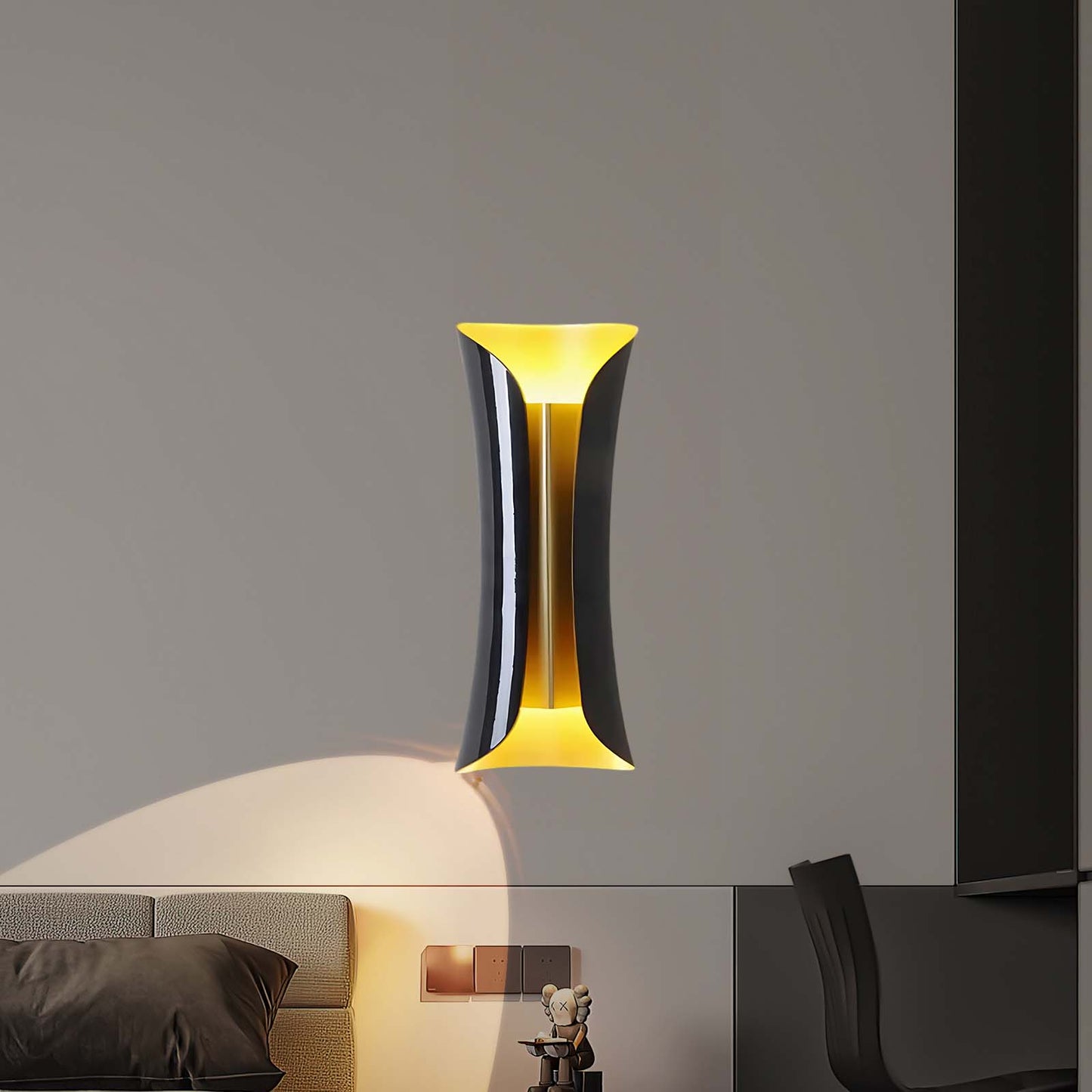 Small Waist Minimalist Metal Wall Lamp