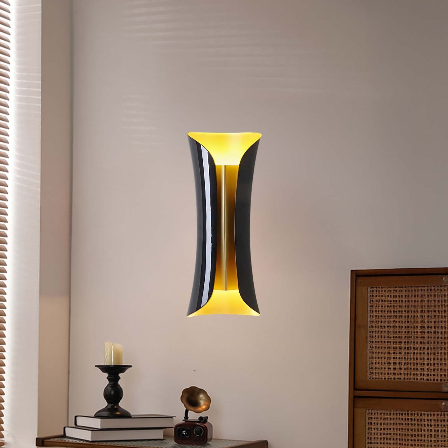 Small Waist Minimalist Metal Wall Lamp