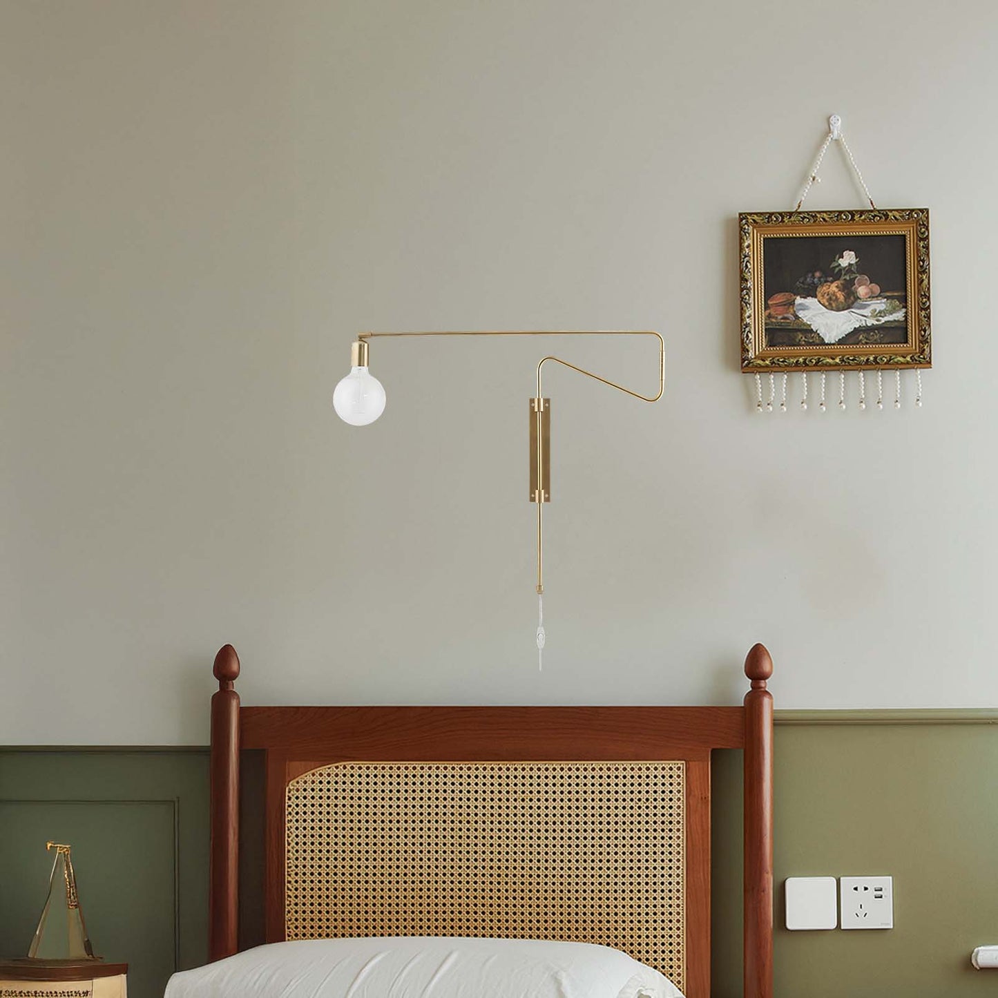 Swing Traditional Brass Wall Lamp