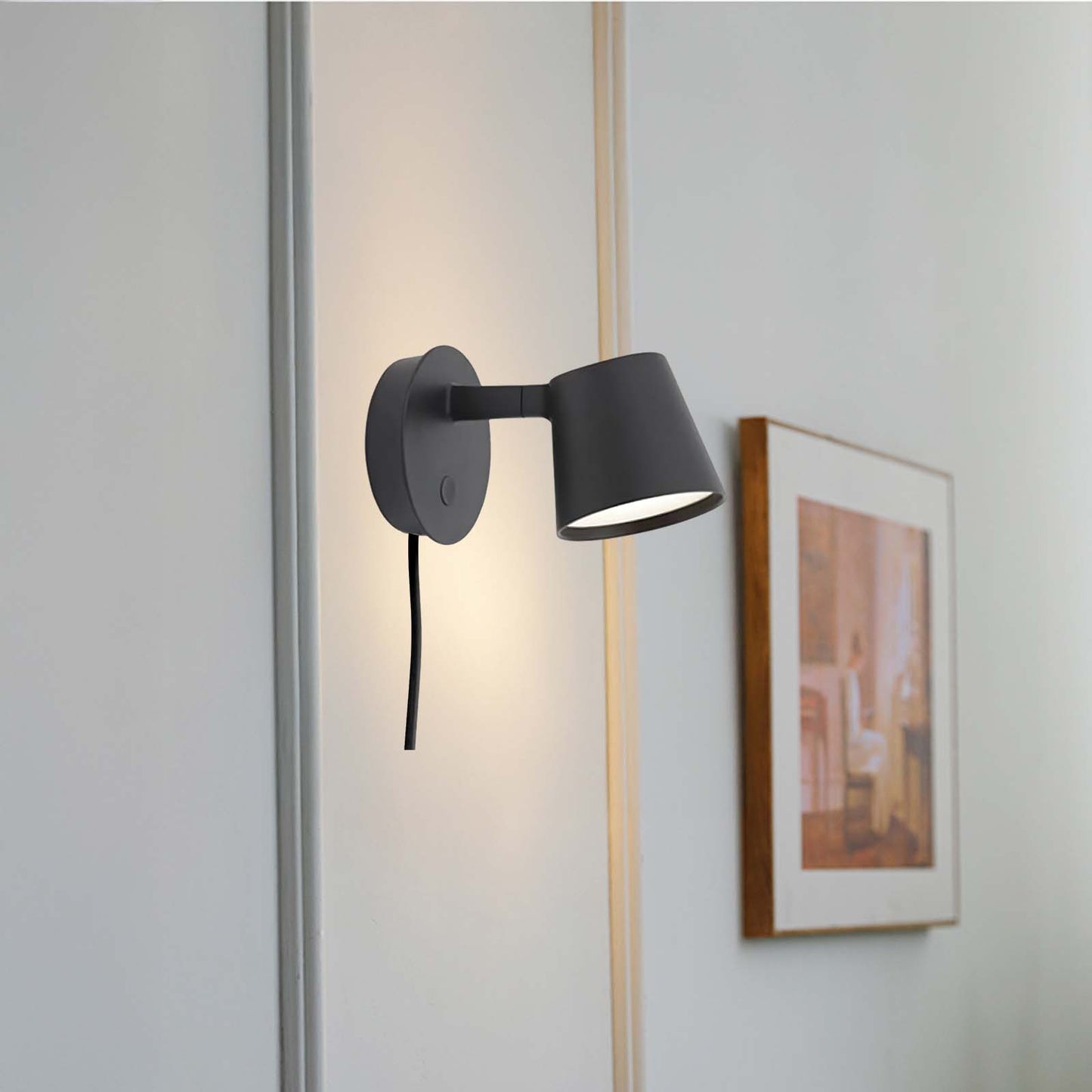 Tip Plug-In Minimalist Aluminum Wall Lamp