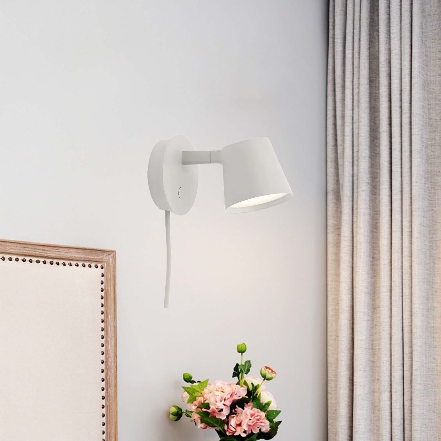 Tip Plug-In Minimalist Aluminum Wall Lamp