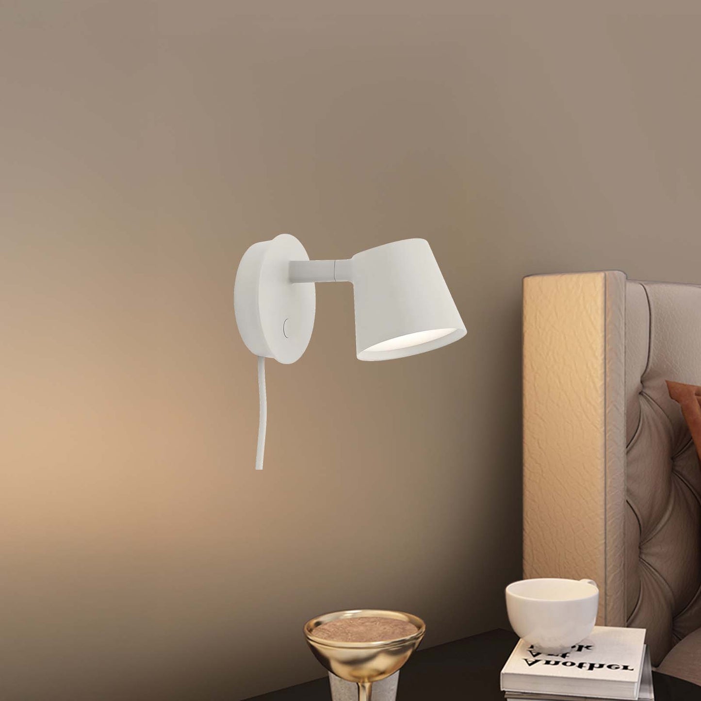 Tip Plug-In Minimalist Aluminum Wall Lamp