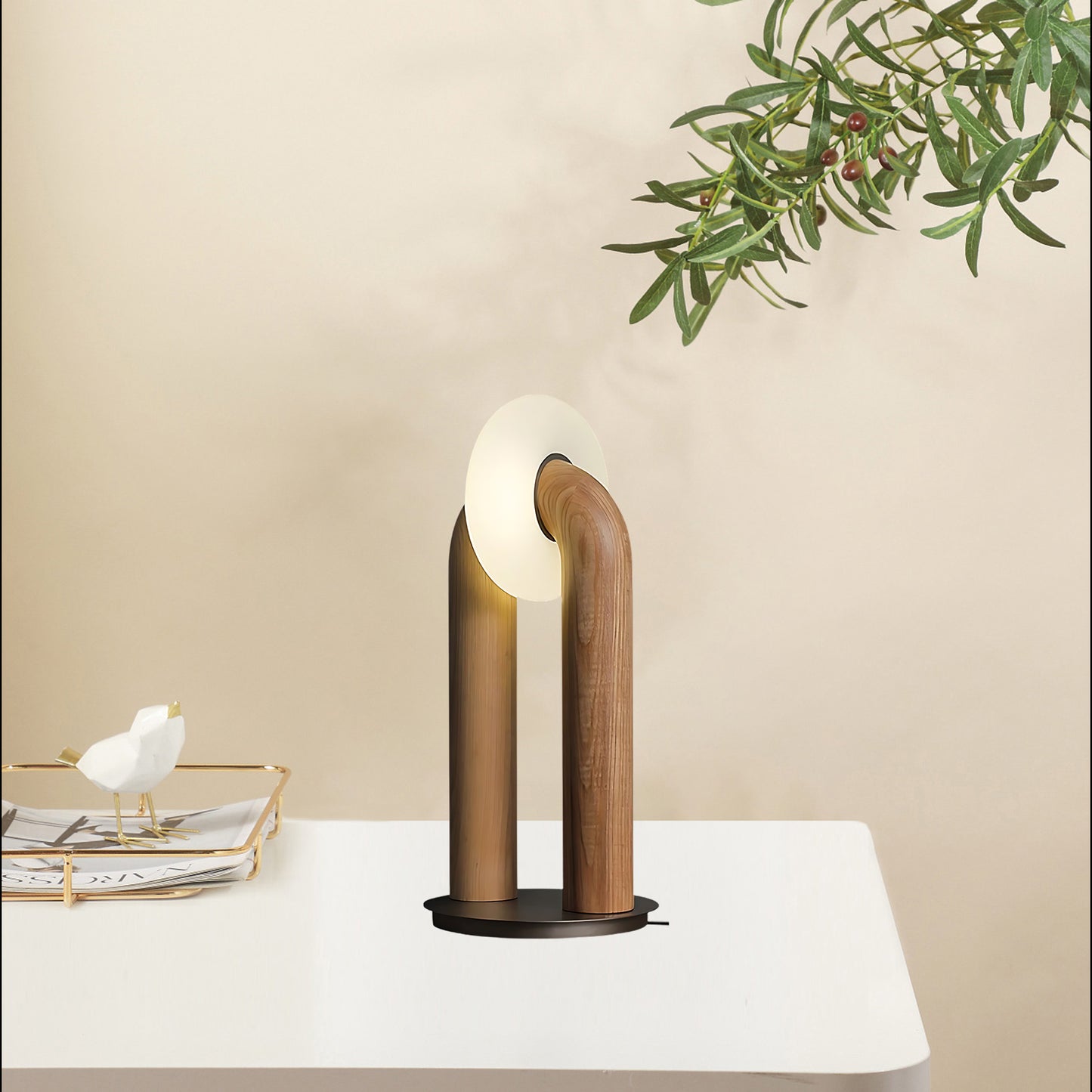 U-Shaped Xuanguang Eclectic Metal Table Lamp