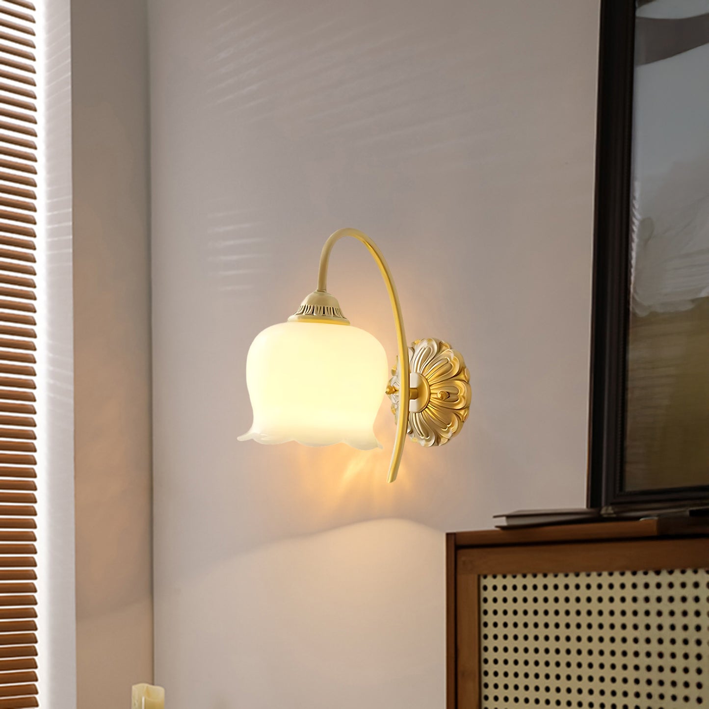 Valley Flower Classic Brass Wall Lamp