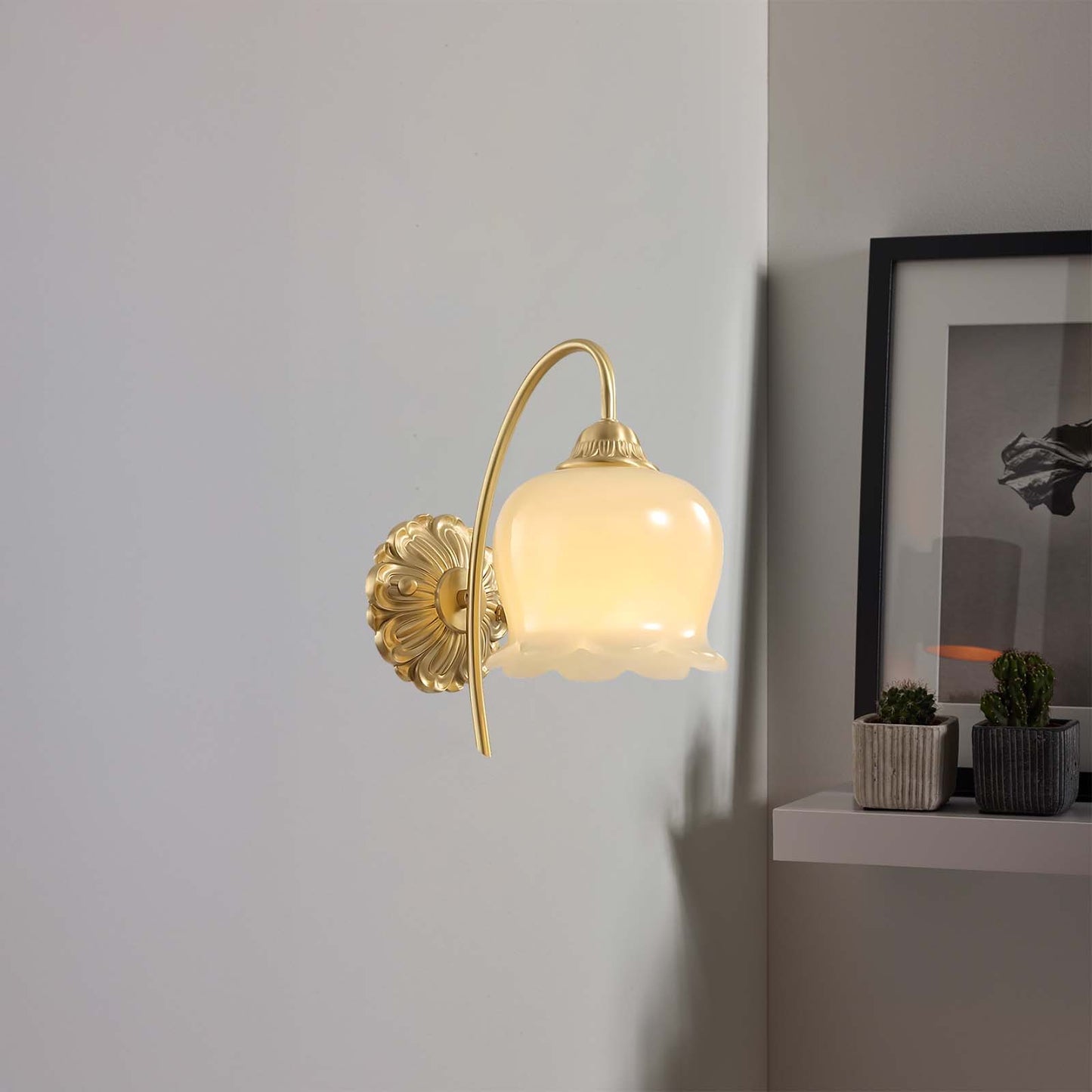 Valley Flower Classic Brass Wall Lamp