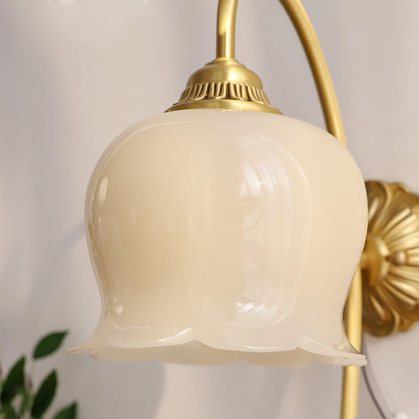 Valley Flower Classic Brass Wall Lamp